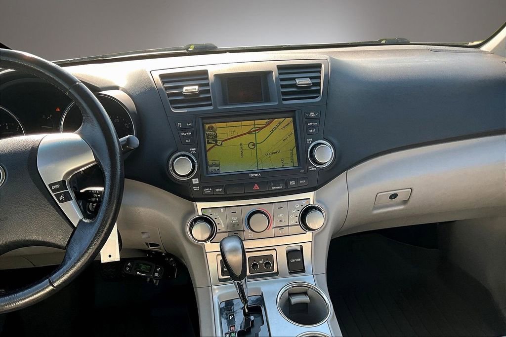 Used 2012 Toyota Highlander SE w/ Tow Pkg image 9