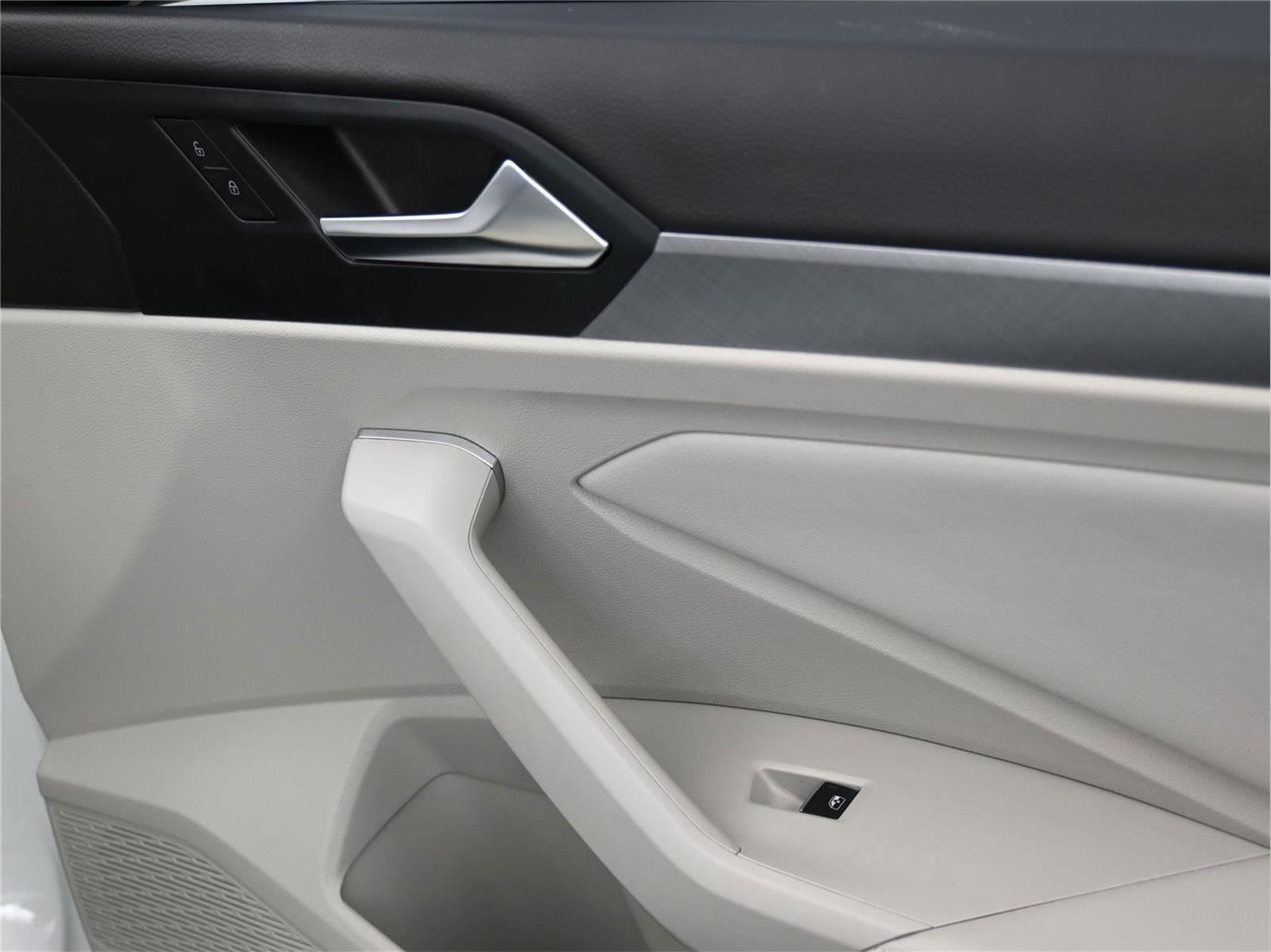 Used 2023 Volkswagen Jetta SE image 5