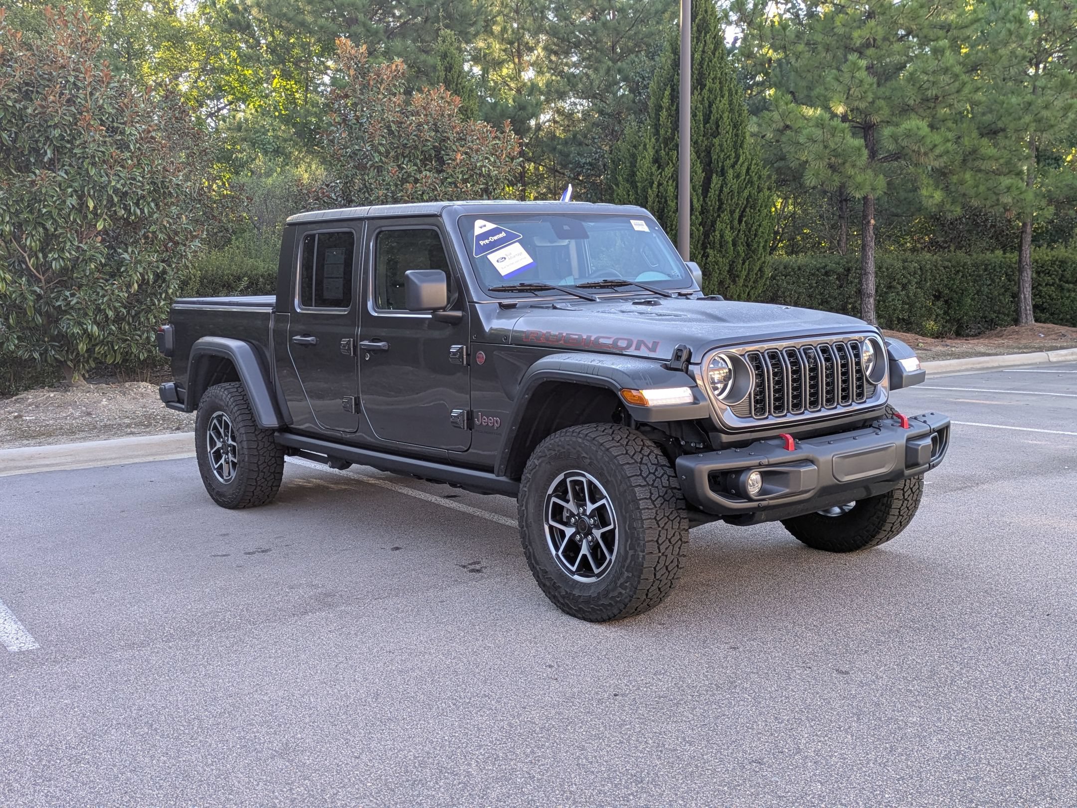 Used 2025 Jeep Gladiator Rubicon w/ Safety Group AWD/4WD image 2