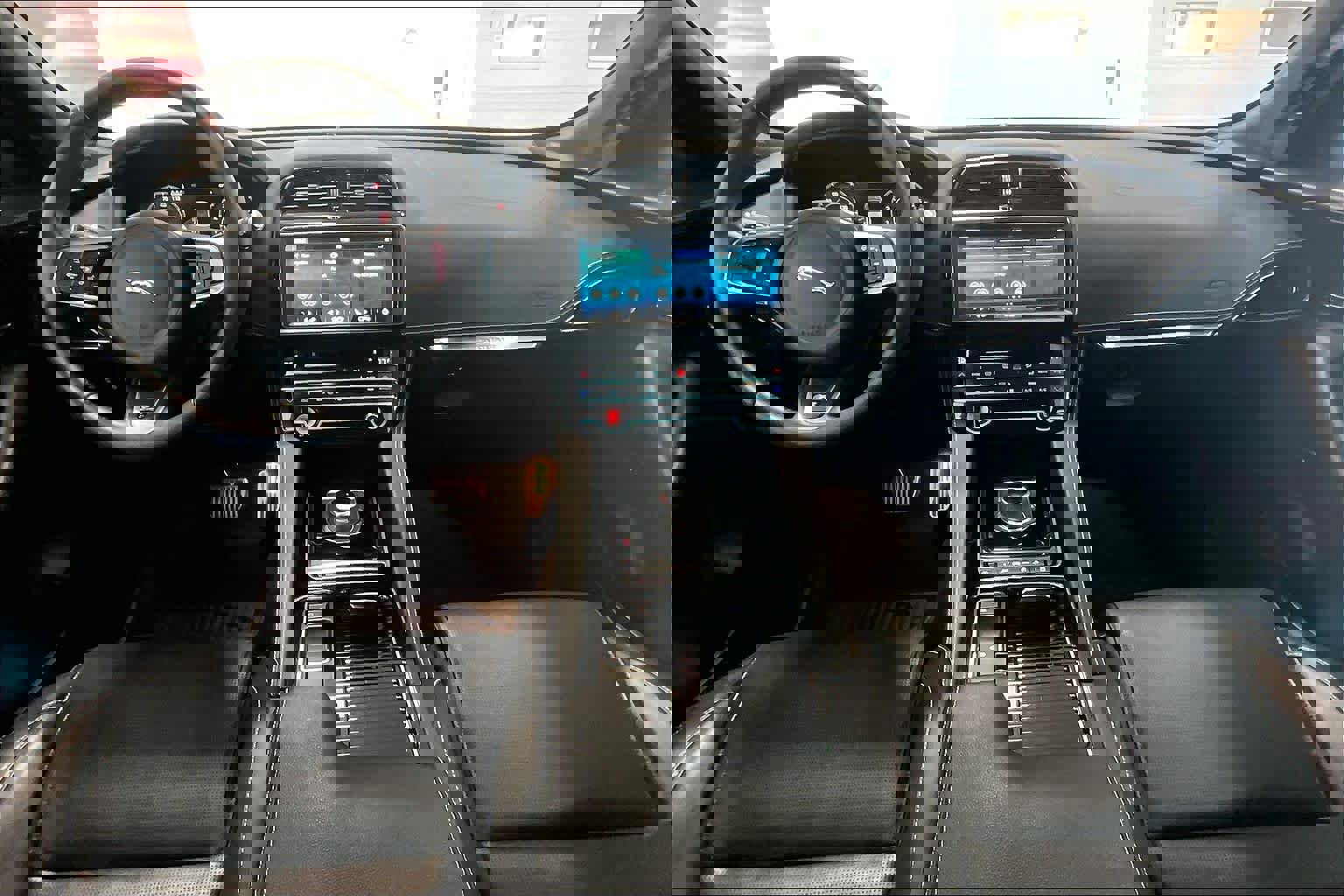 Used 2020 Jaguar F-PACE R-Sport image 8