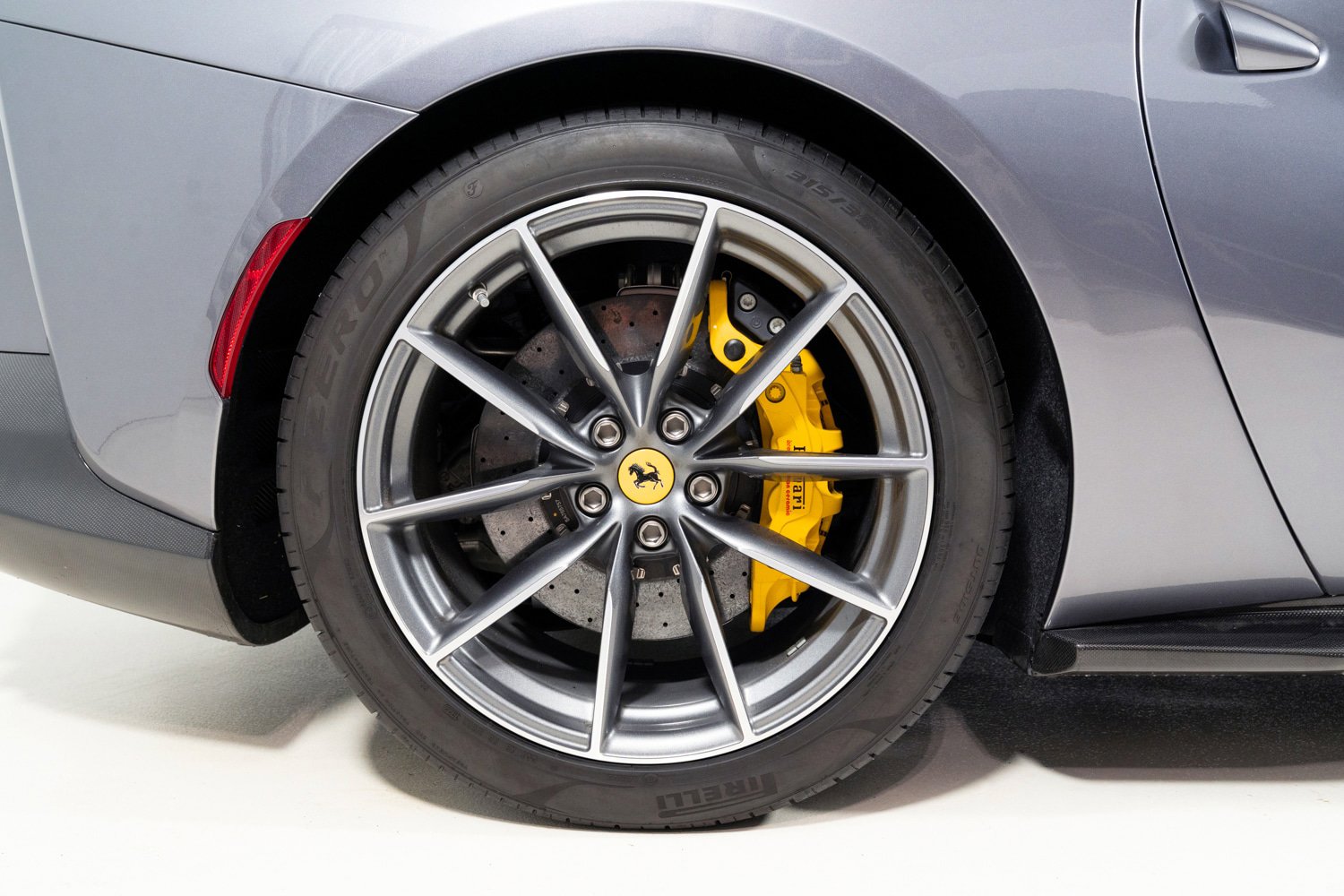 Used 2023 Ferrari 812 GTS image 33
