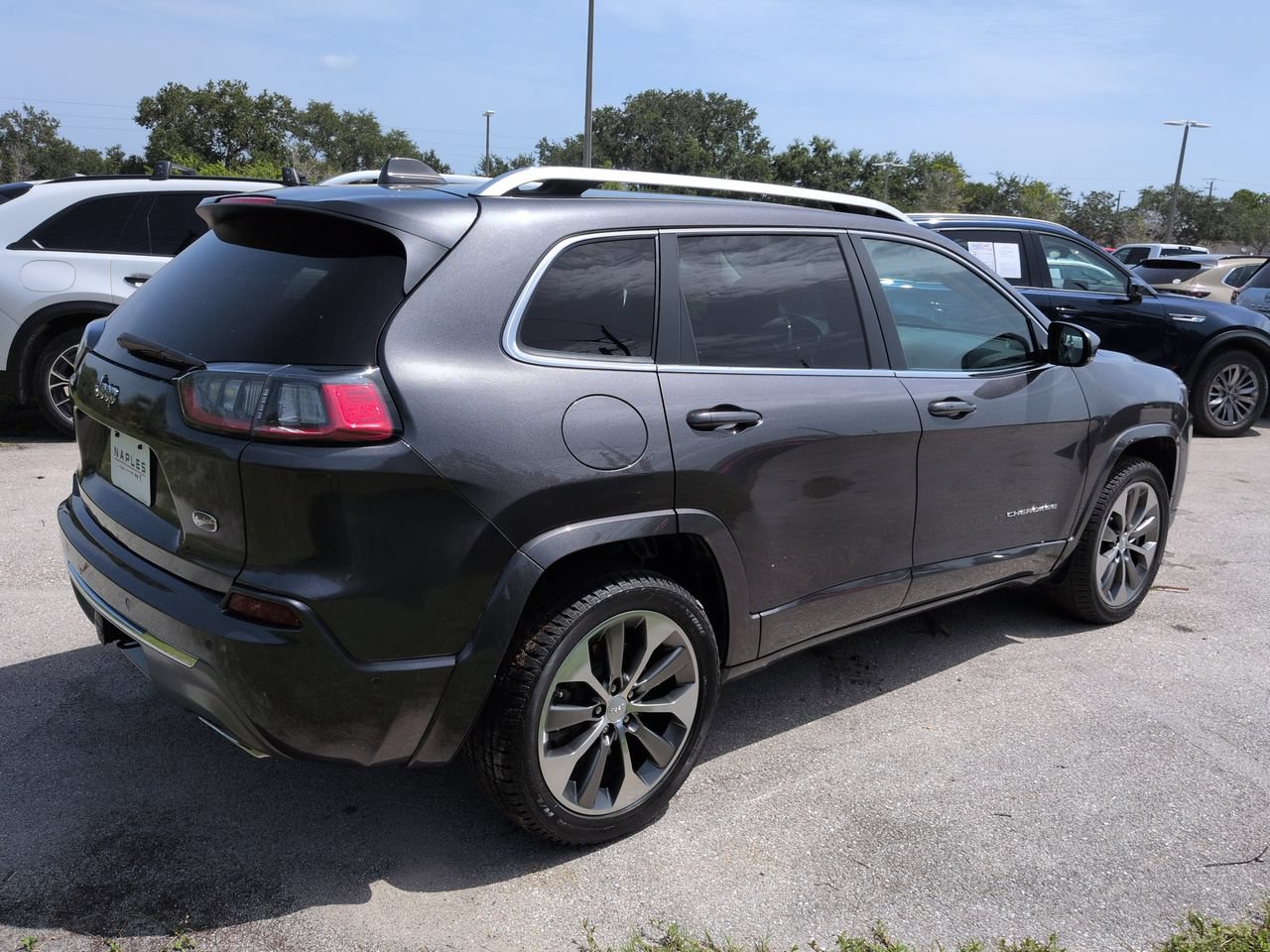 Used 2019 Jeep Cherokee Overland w/ Technology Group FWD image 5