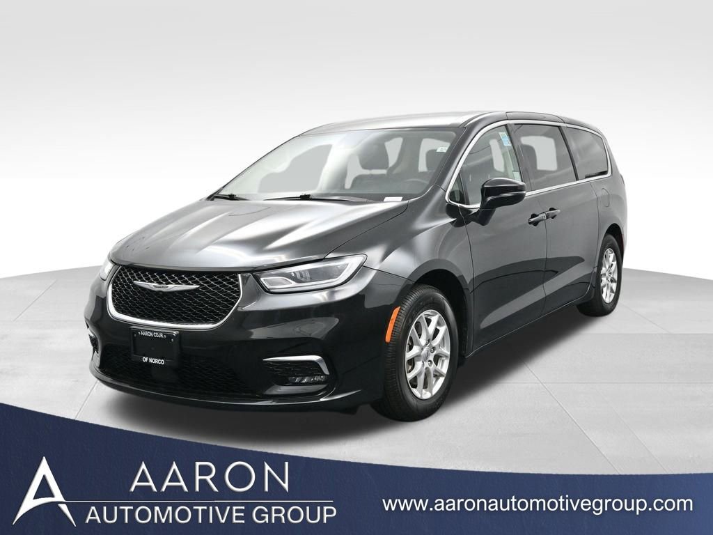 Used 2023 Chrysler Pacifica Touring-L