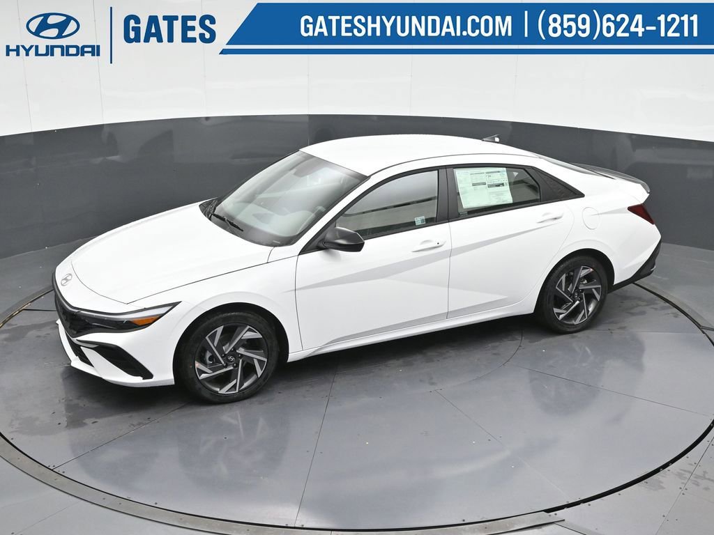 Used 2025 Hyundai Elantra Sport image 47
