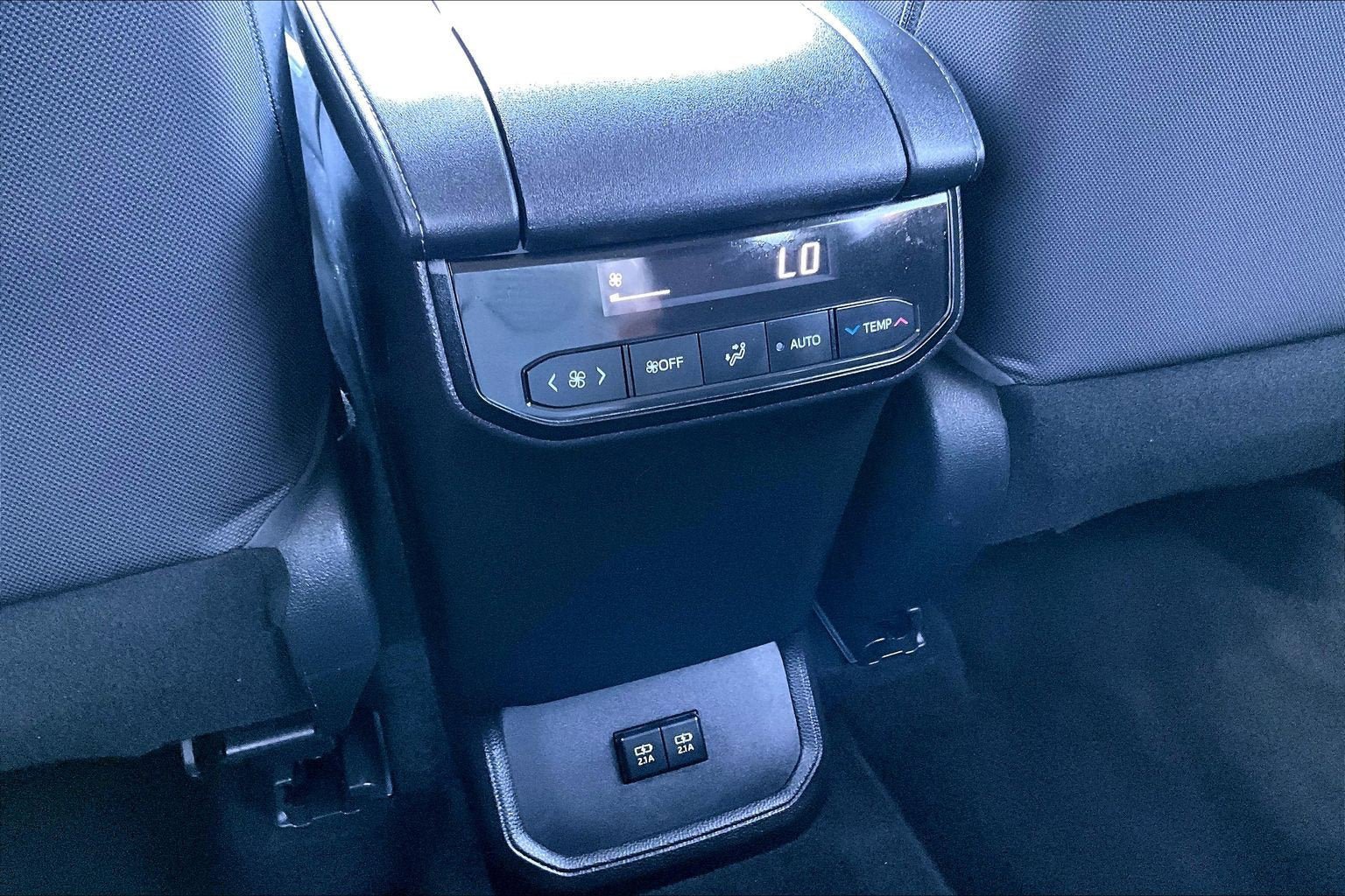 Used 2021 Toyota Highlander LE AWD/4WD image 33