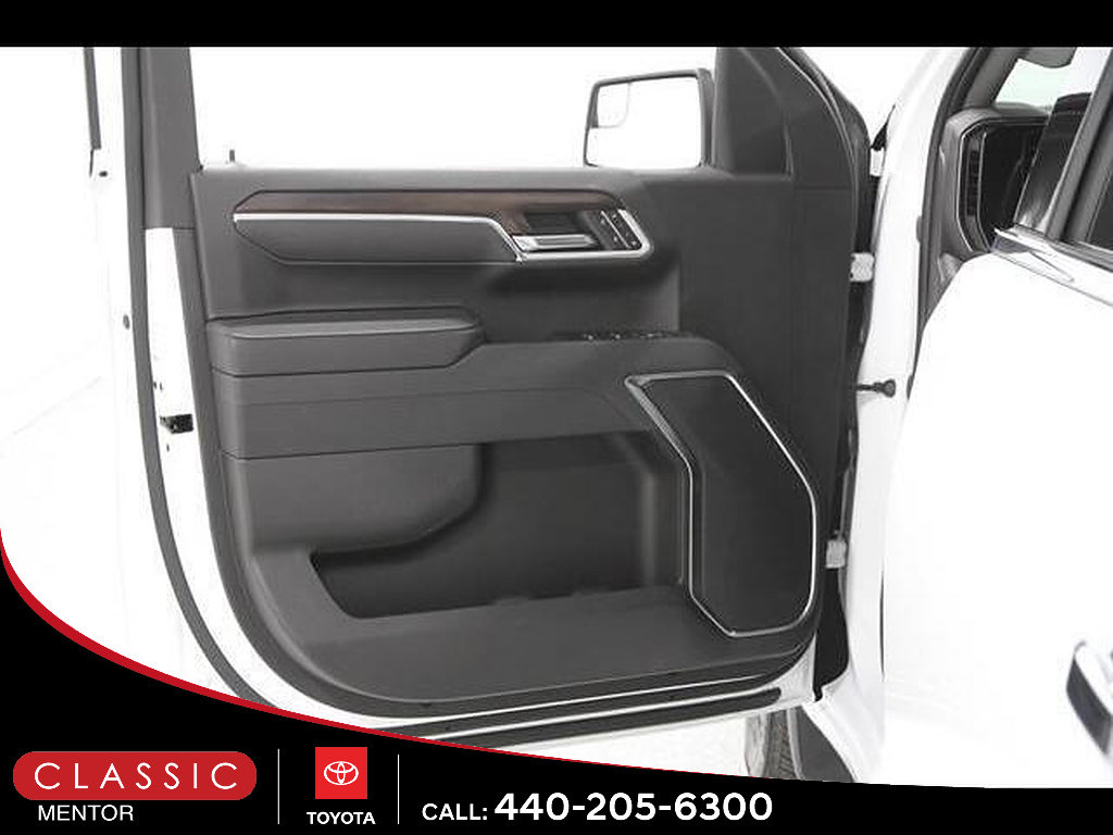 Used 2025 GMC Sierra 1500 SLT AWD/4WD image 4