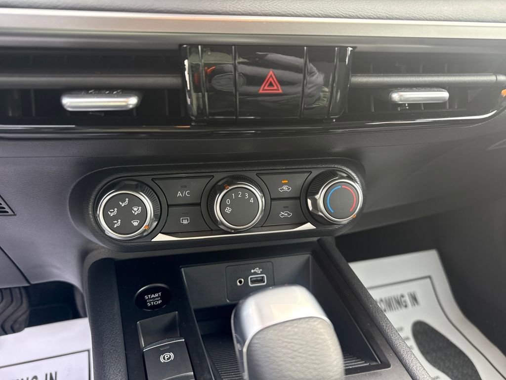 Used 2025 Nissan Kicks S image 19