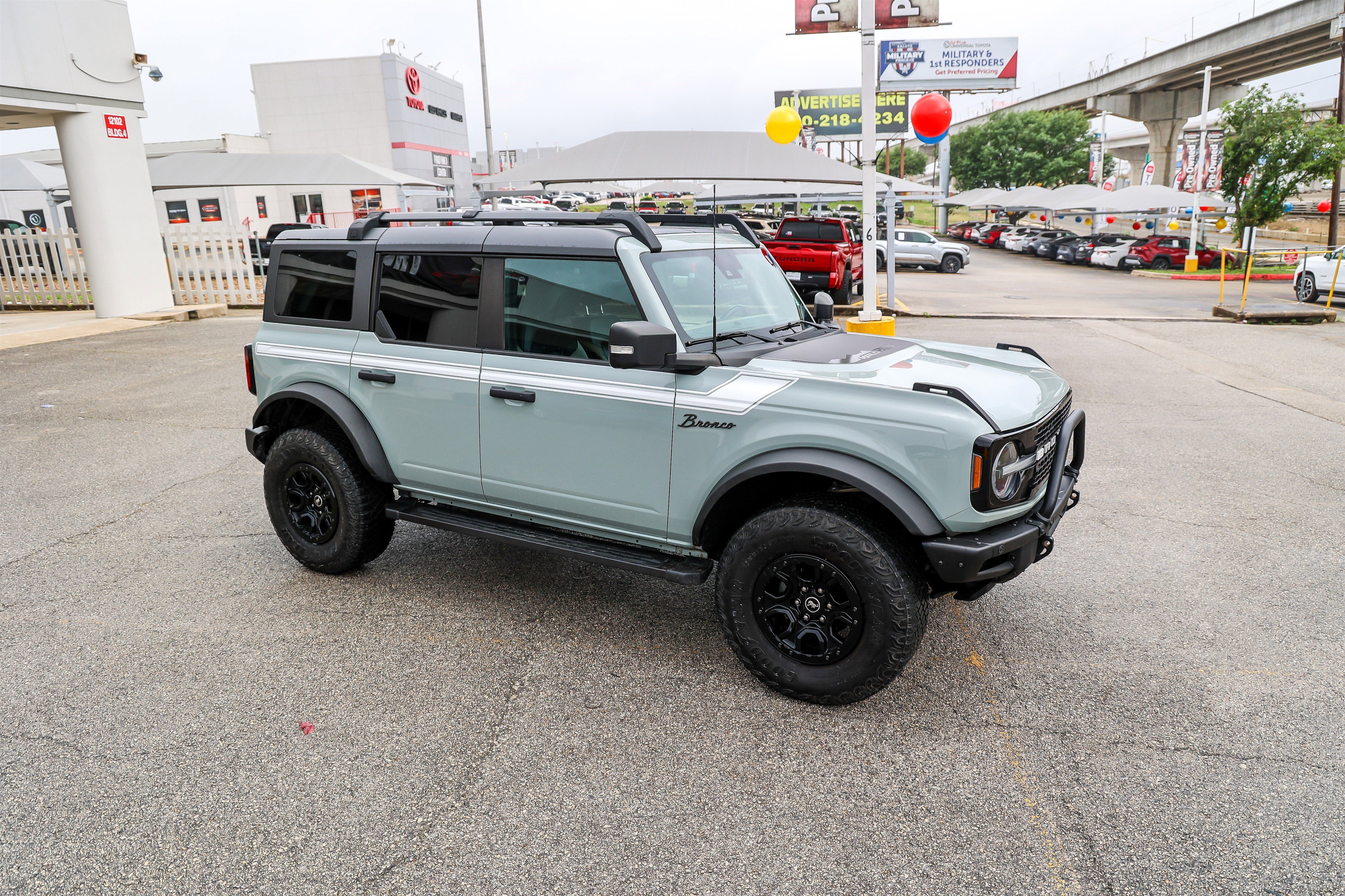 Used 2023 Ford Bronco Wildtrak AWD/4WD image 7