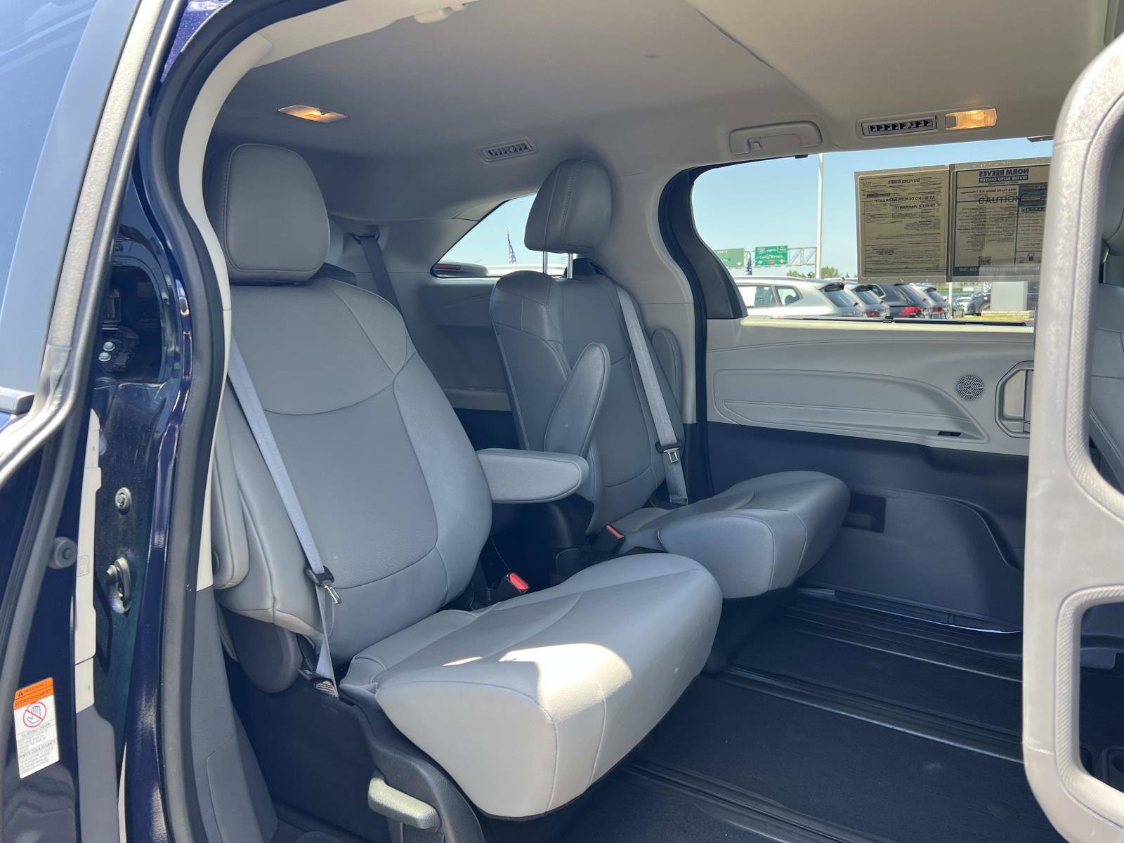 Used 2023 Toyota Sienna XLE FWD image 29