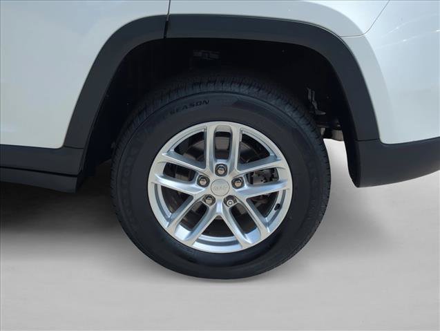 Used 2023 Jeep Grand Cherokee Laredo RWD image 25