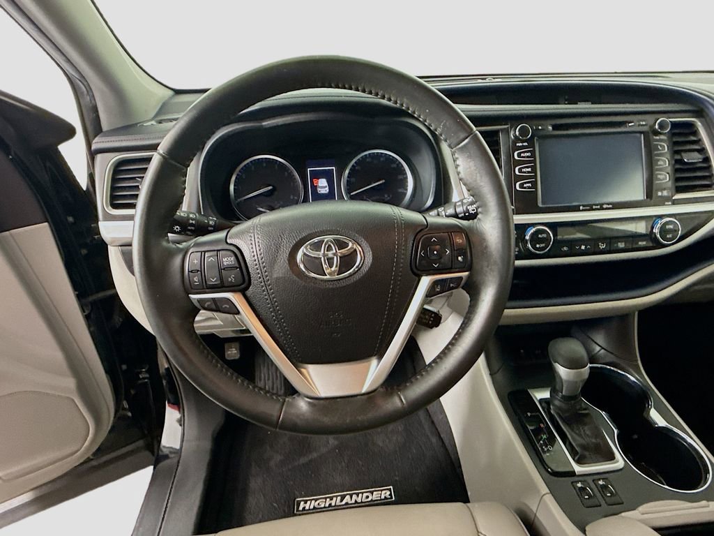 Used 2019 Toyota Highlander XLE image 11
