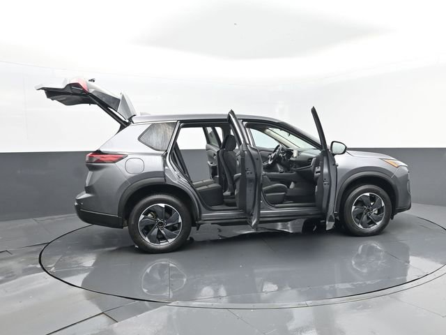Used 2024 Nissan Rogue SV image 28