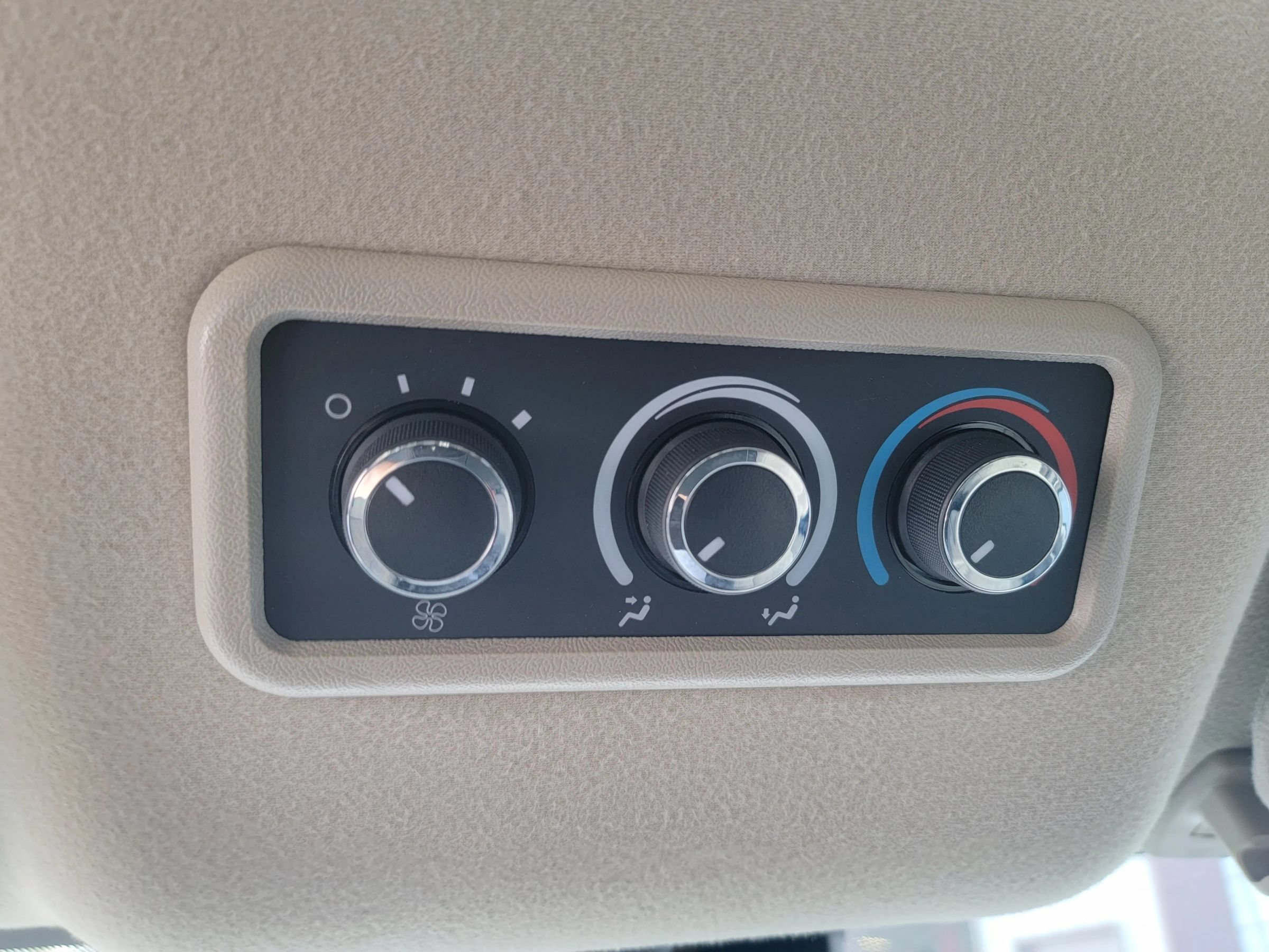 Used 2025 Chevrolet Express 3500 LT w/ LT Preferred Equipment Group RWD image 25