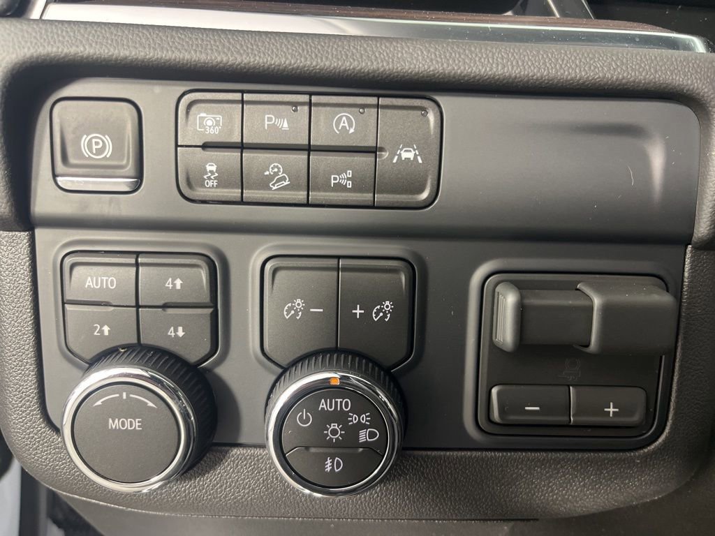 New 2026 Chevrolet Suburban Premier image 25