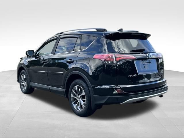 Used 2018 Toyota RAV4 XLE w/ Convenience Package AWD/4WD image 3
