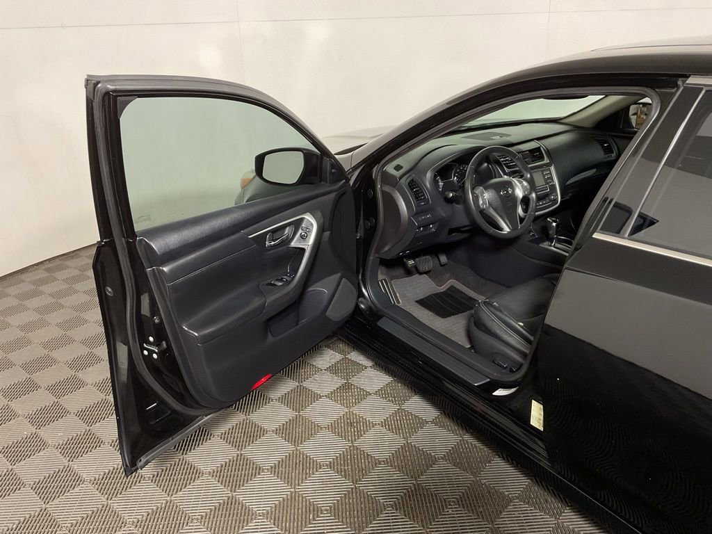Used 2016 Nissan Altima 2.5 SL w/ Moonroof Package image 18