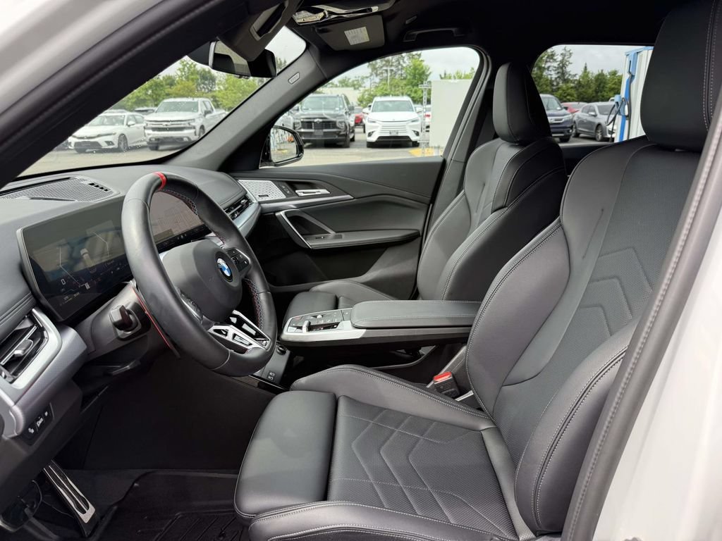 Used 2025 BMW X1 M35i w/ Shadowloine Package AWD/4WD image 13