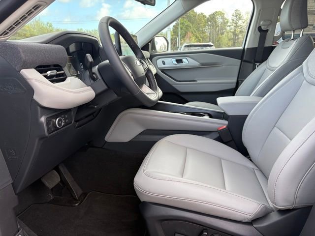 New 2026 Ford Explorer Active RWD image 9