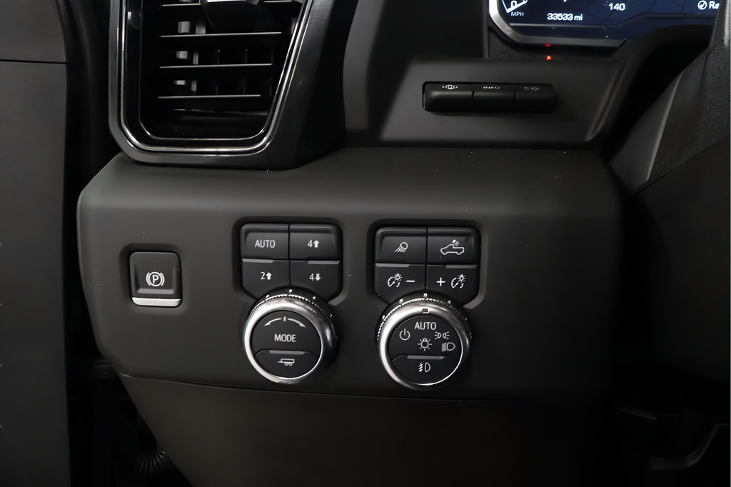Used 2025 GMC Sierra 2500 AT4 w/ Technology Package AWD/4WD image 19