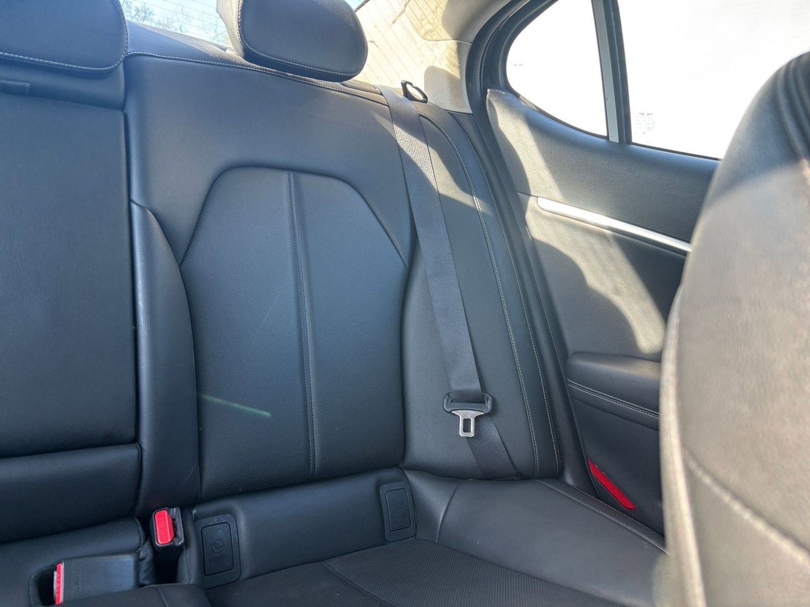 Used 2025 Genesis G70 2.5T image 37