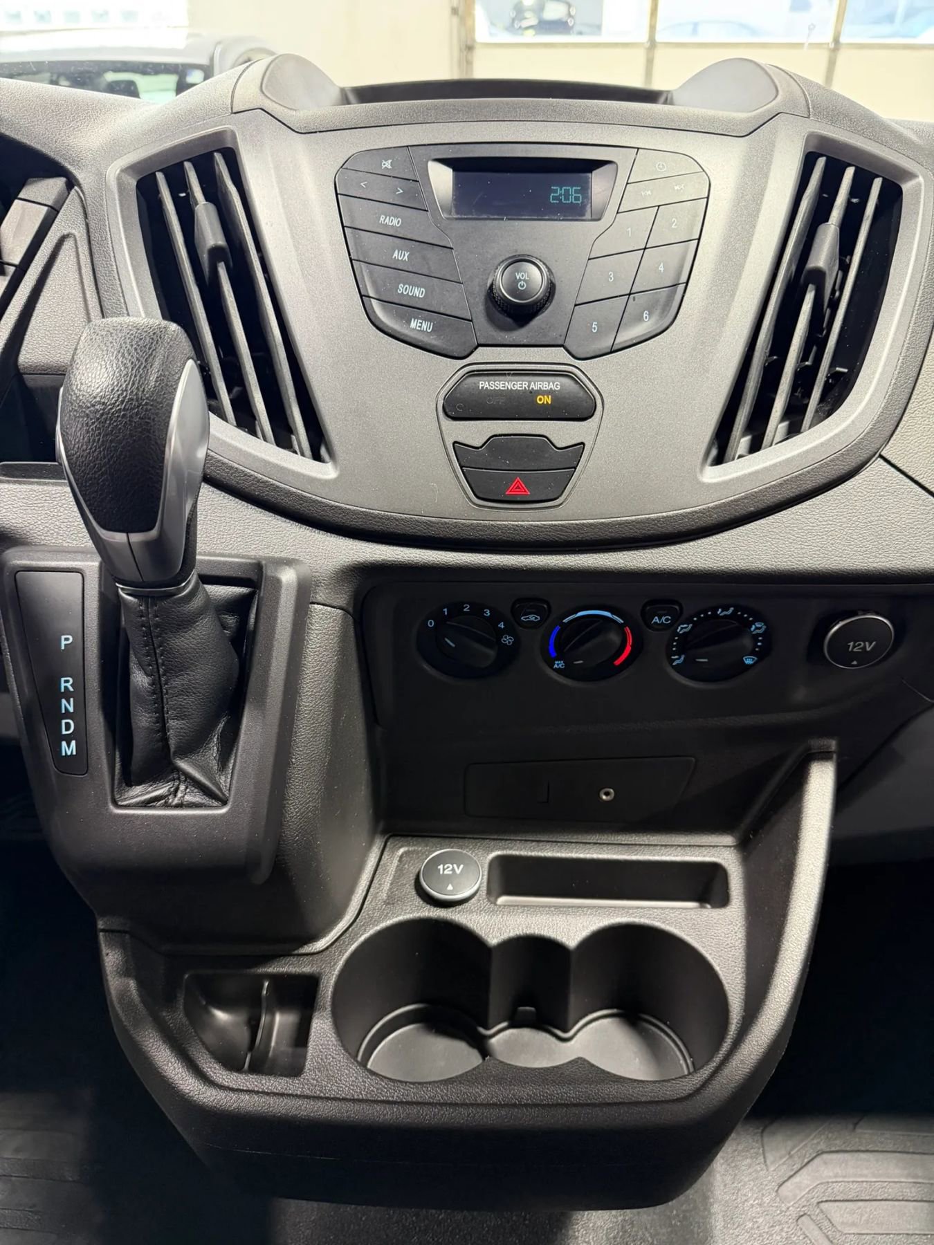 Used 2016 Ford Transit 150 130 Low Roof RWD image 3