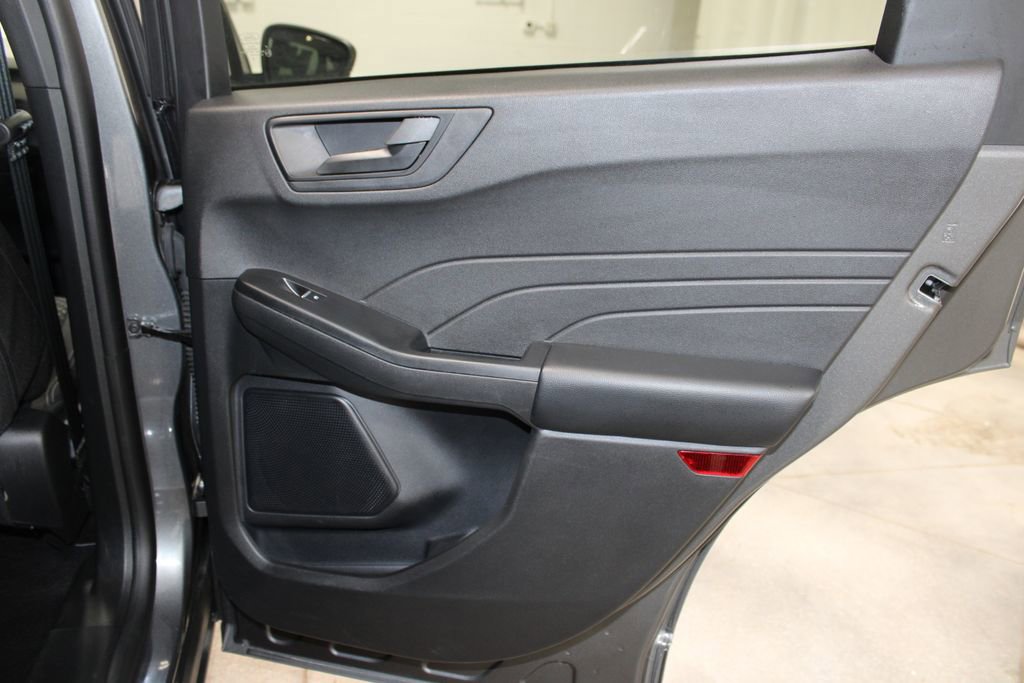 Used 2025 Ford Escape Active AWD/4WD image 29