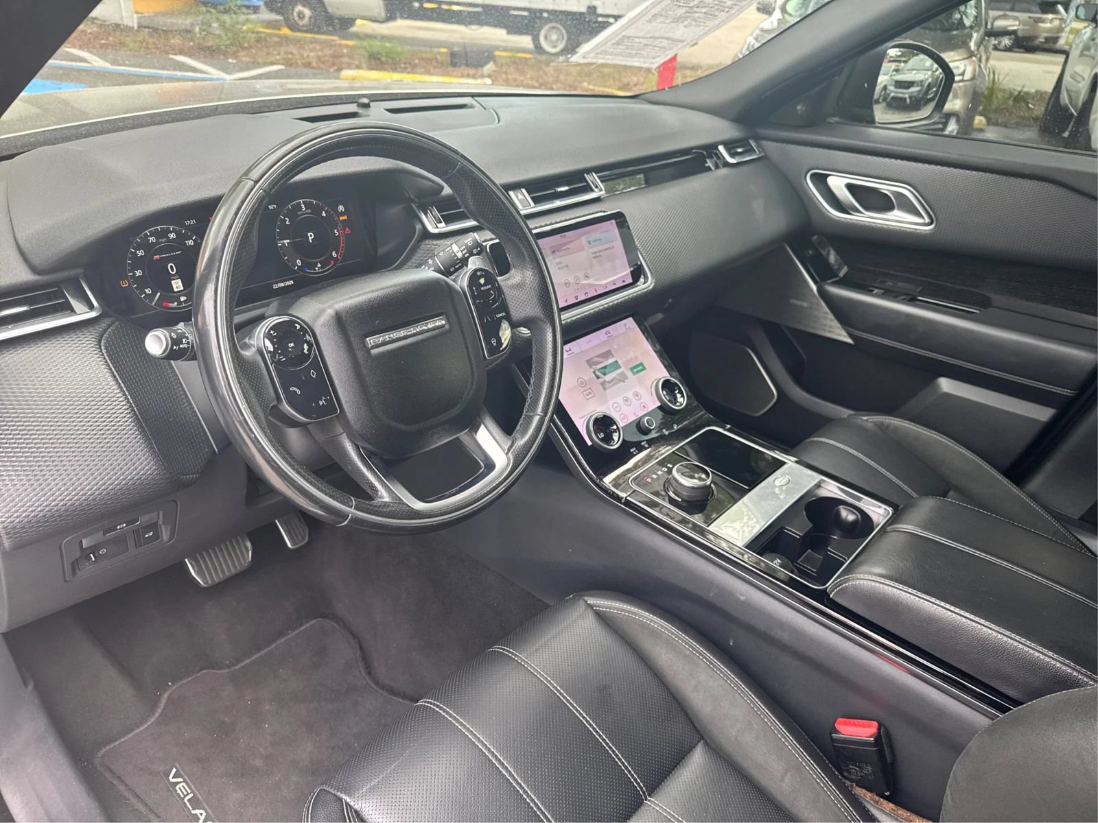 Used 2018 Land Rover Range Rover Velar R-Dynamic SE AWD/4WD image 28