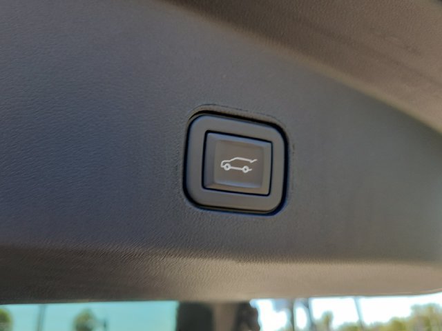 Certified 2024 Cadillac Lyriq Tech w/ Driver Assist Package AWD/4WD image 17