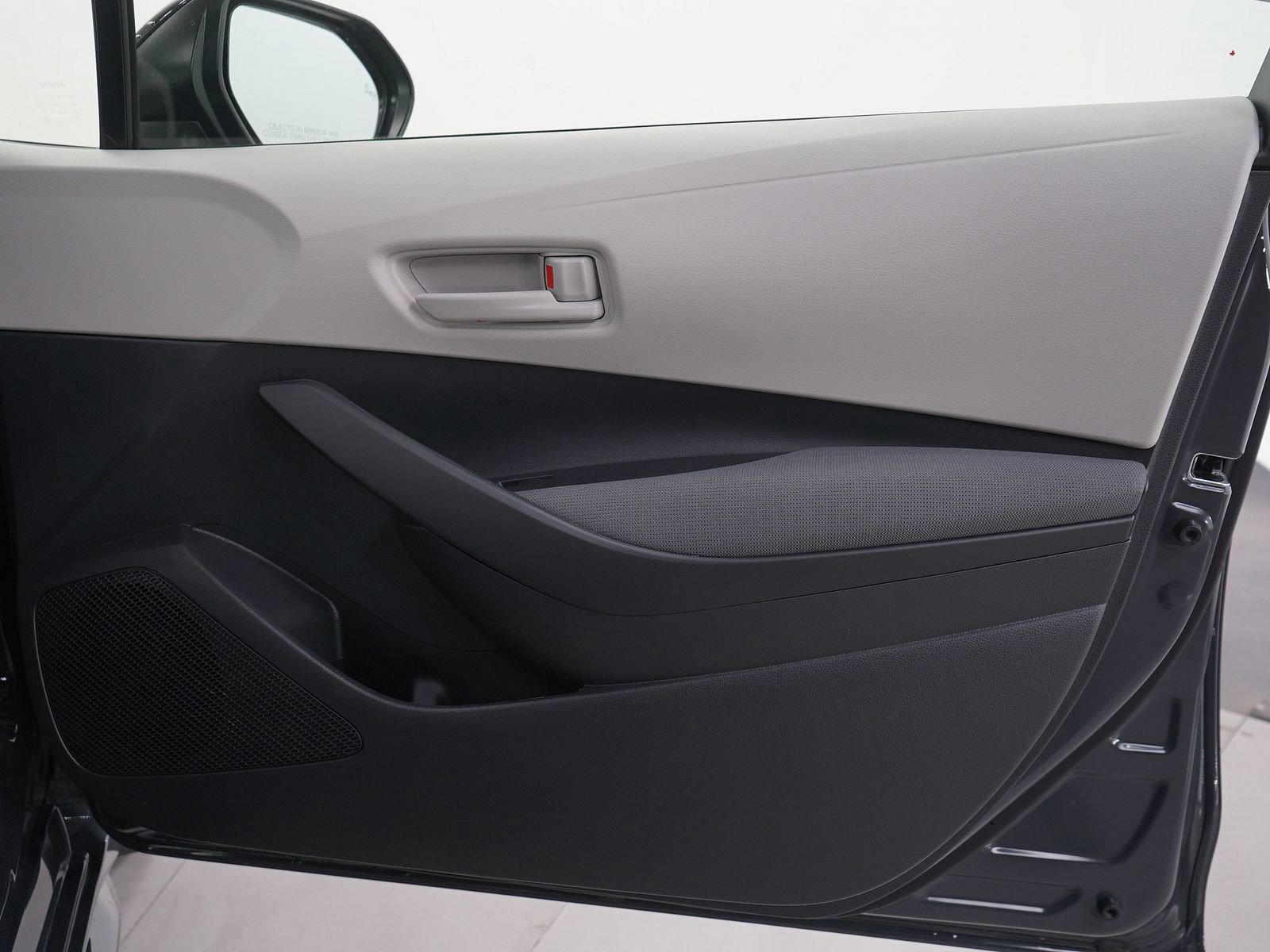 Used 2025 Toyota Corolla LE image 9