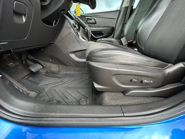 Used 2016 Chevrolet Trax LT w/ LT Convenience Package AWD/4WD image 23