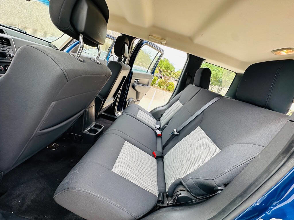 Used 2010 Jeep Liberty Sport image 16