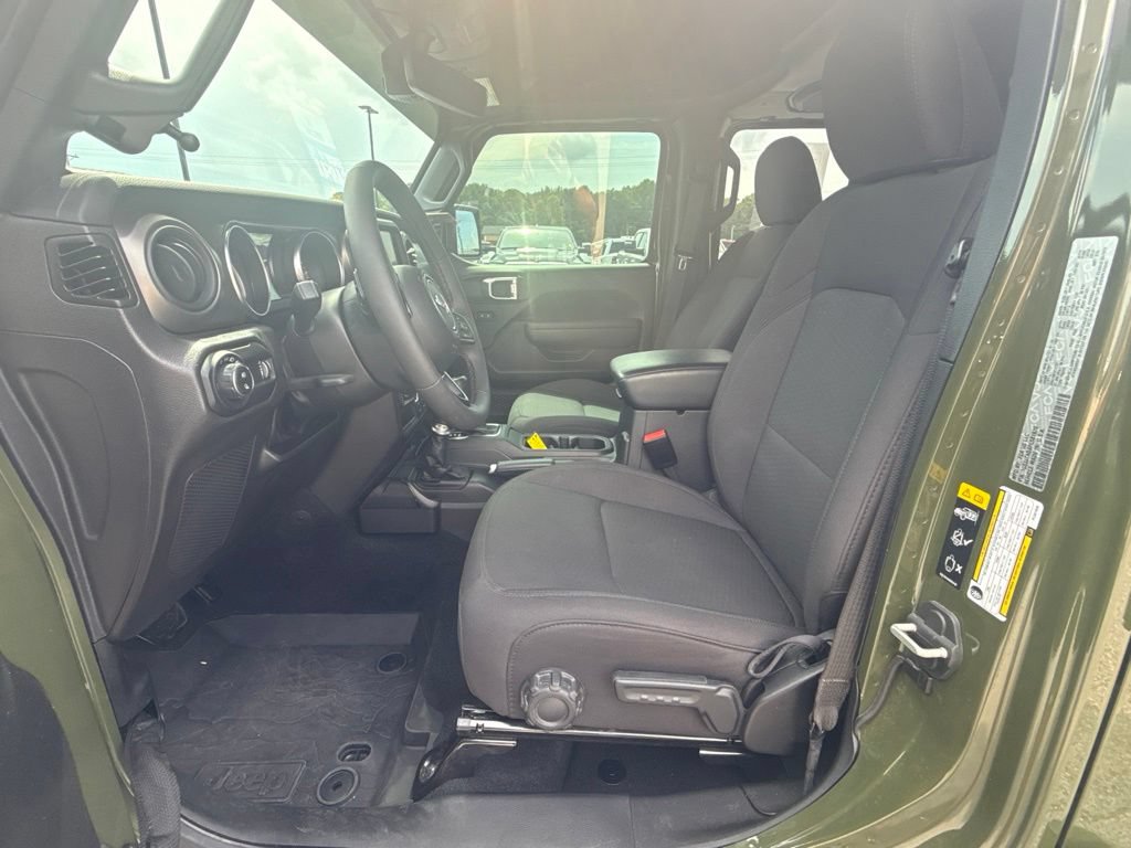 Used 2023 Jeep Gladiator Sport AWD/4WD image 11