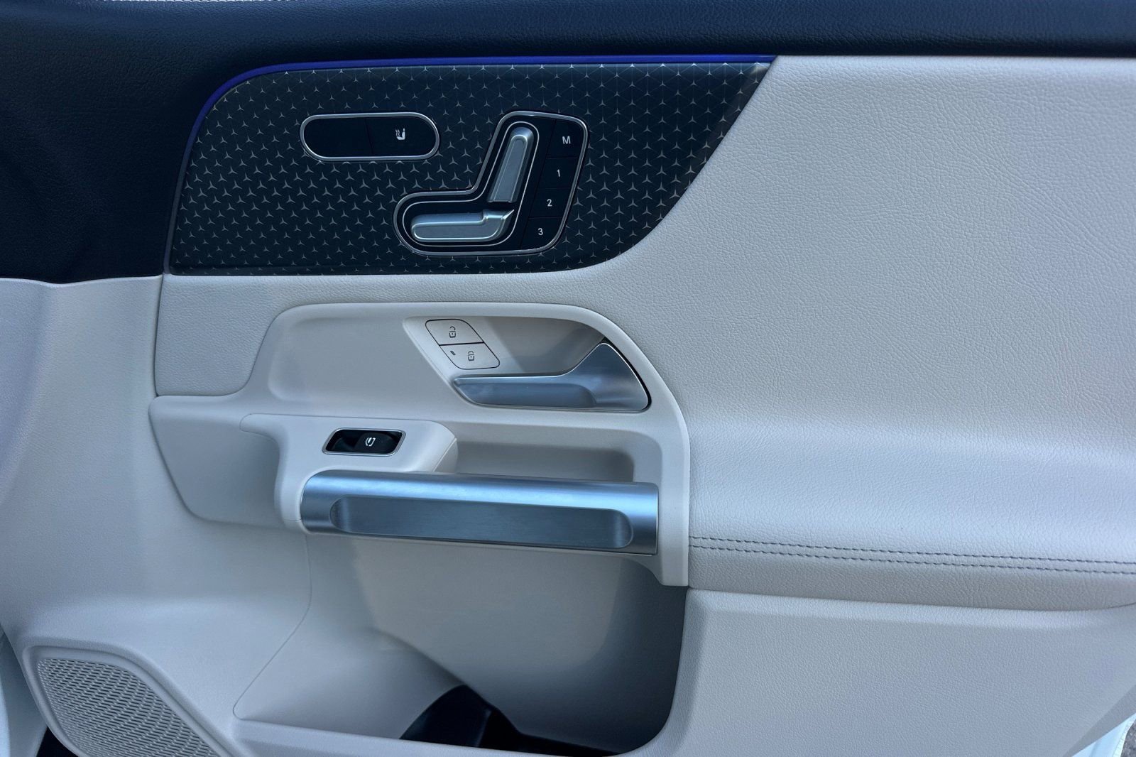 Certified 2025 Mercedes-Benz GLB 250 image 32