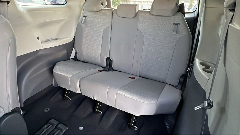 Used 2024 Toyota Sienna LE image 14