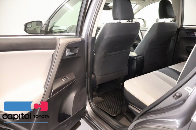 Used 2018 Toyota RAV4 XLE AWD/4WD image 25
