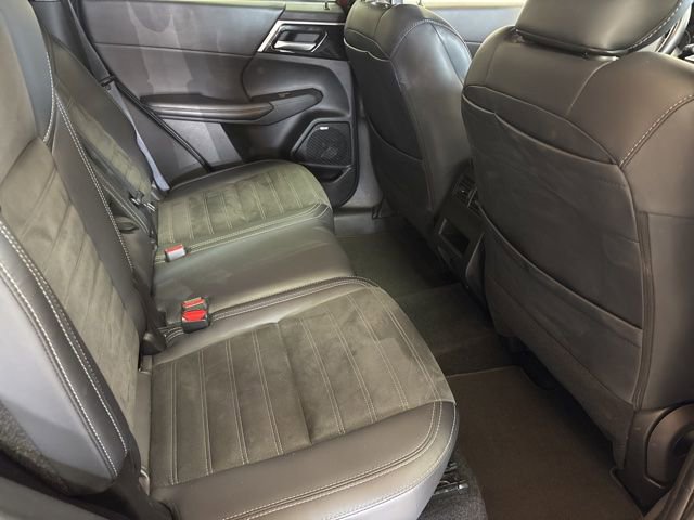 Used 2025 Mitsubishi Outlander SE FWD image 29