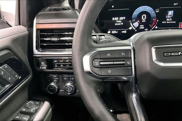 Used 2025 GMC Yukon Denali w/ Sun & Power Step Package image 11