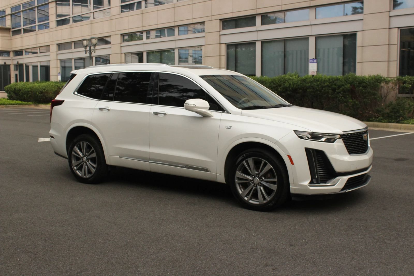 Used 2020 Cadillac XT6 Premium Luxury AWD/4WD image 2