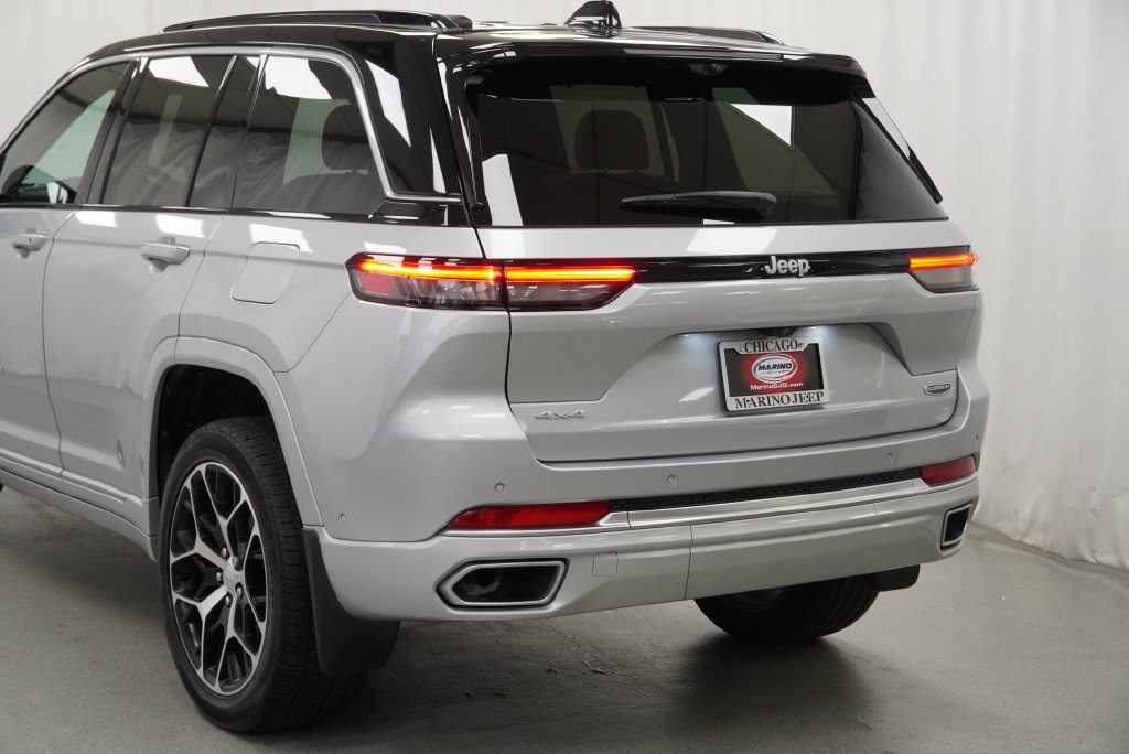 Used 2025 Jeep Grand Cherokee Summit AWD/4WD image 18