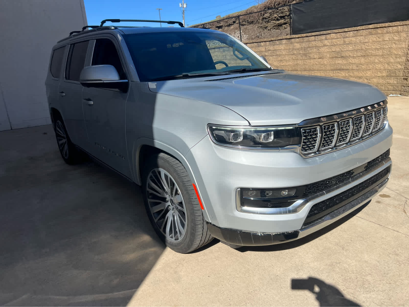 Used 2022 Jeep Grand Wagoneer Series III AWD/4WD image 5