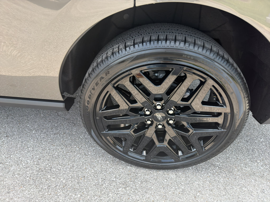 New 2027 Ford Expedition Platinum w/ Stealth Performance Package AWD/4WD image 34