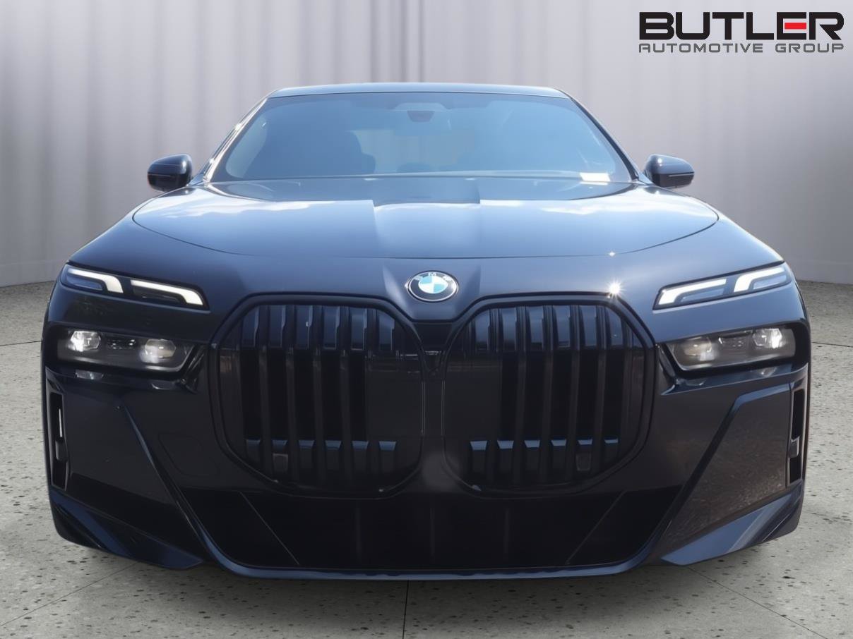 Used 2023 BMW 740i RWD image 2