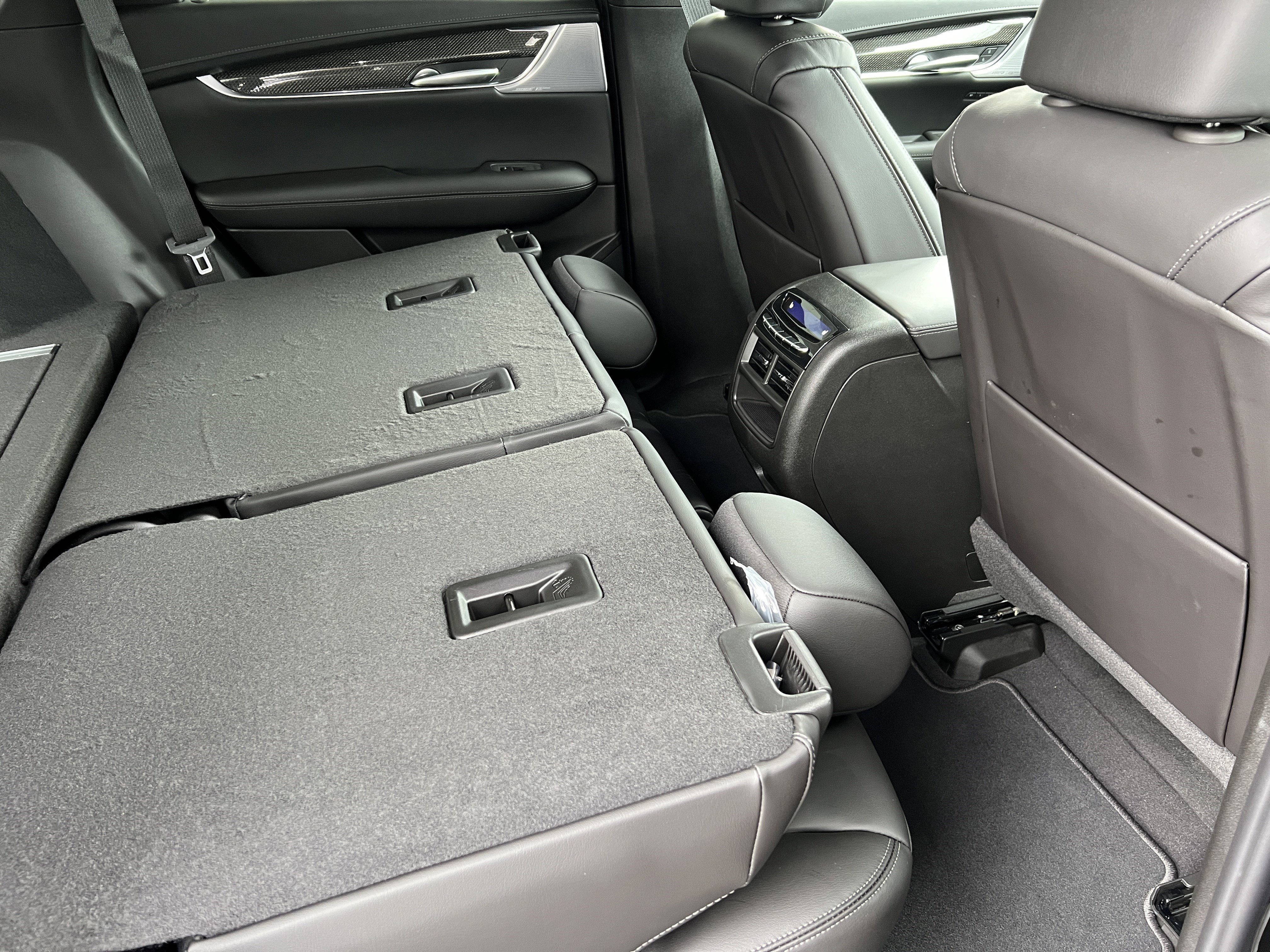 New 2026 Cadillac XT5 Sportv w/ LPO, Blue Accent Package AWD/4WD image 23