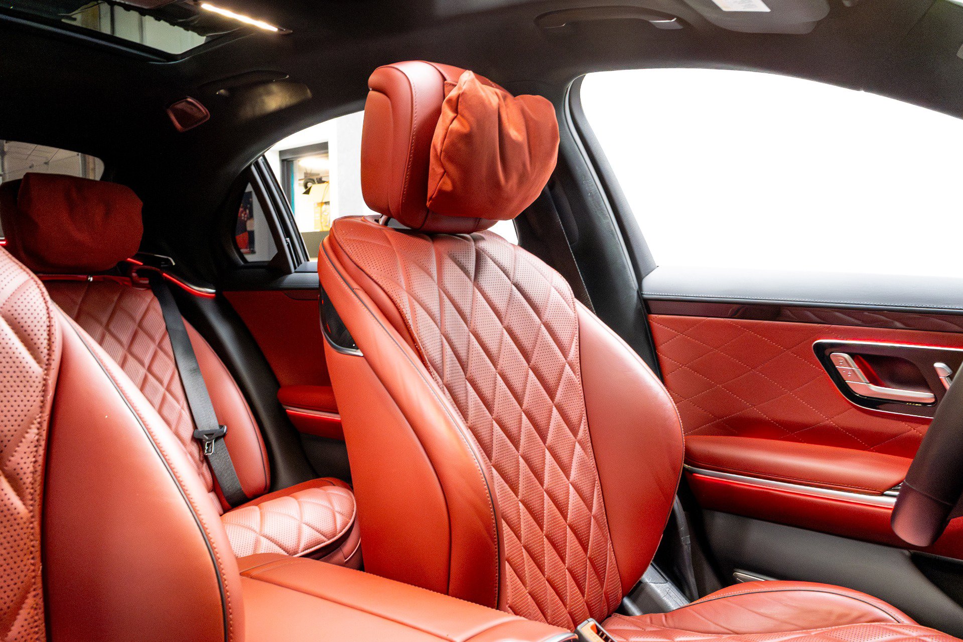 Used 2022 Mercedes-Benz S 580 4MATIC Sedan w/ AMG Line Package image 22