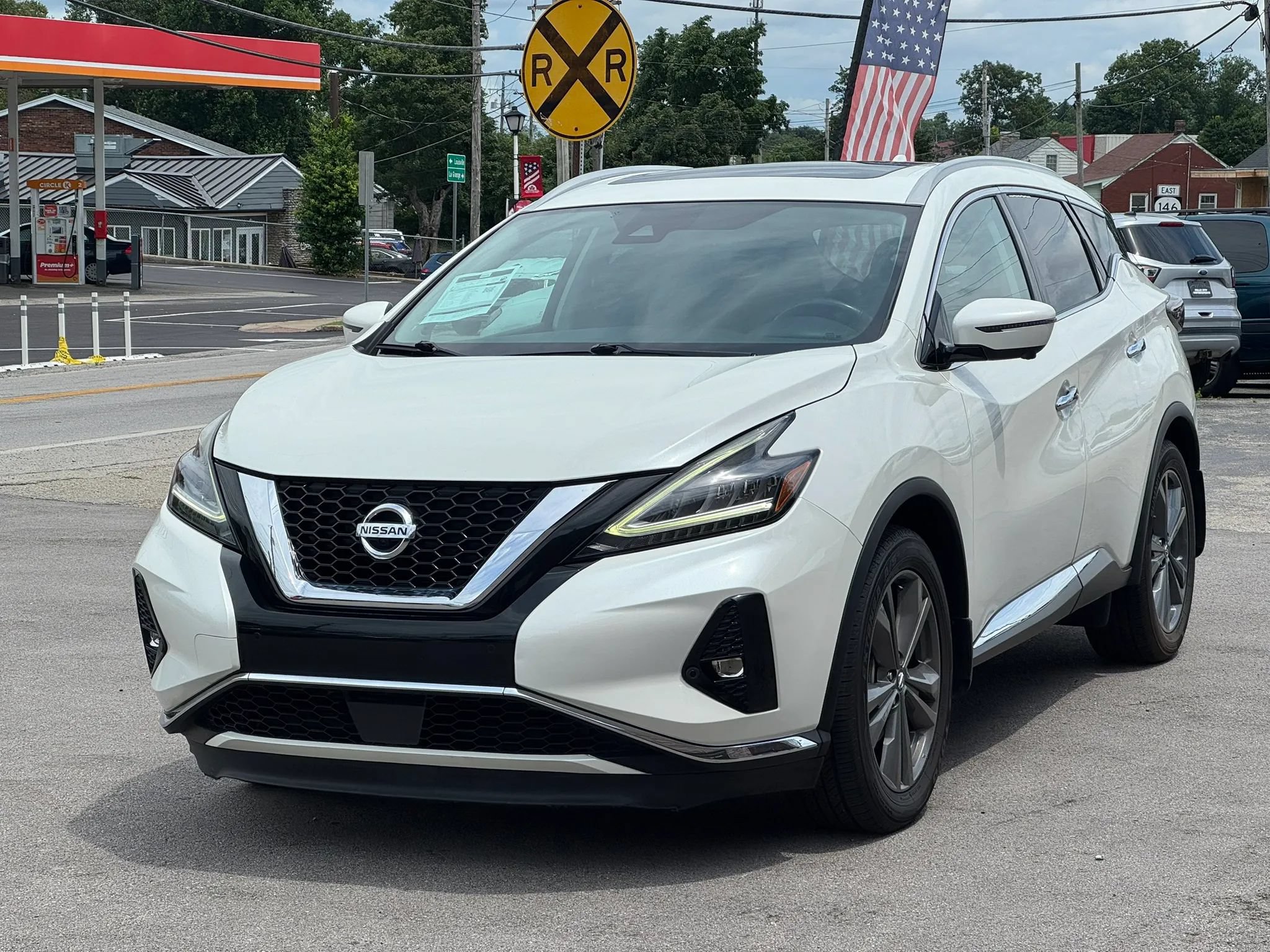 Used 2020 Nissan Murano Platinum w/ Cargo Package AWD/4WD image 2