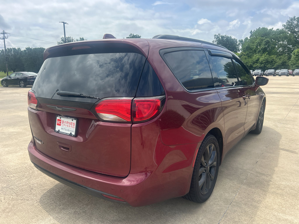 Used 2020 Chrysler Pacifica Touring-L Plus FWD image 5