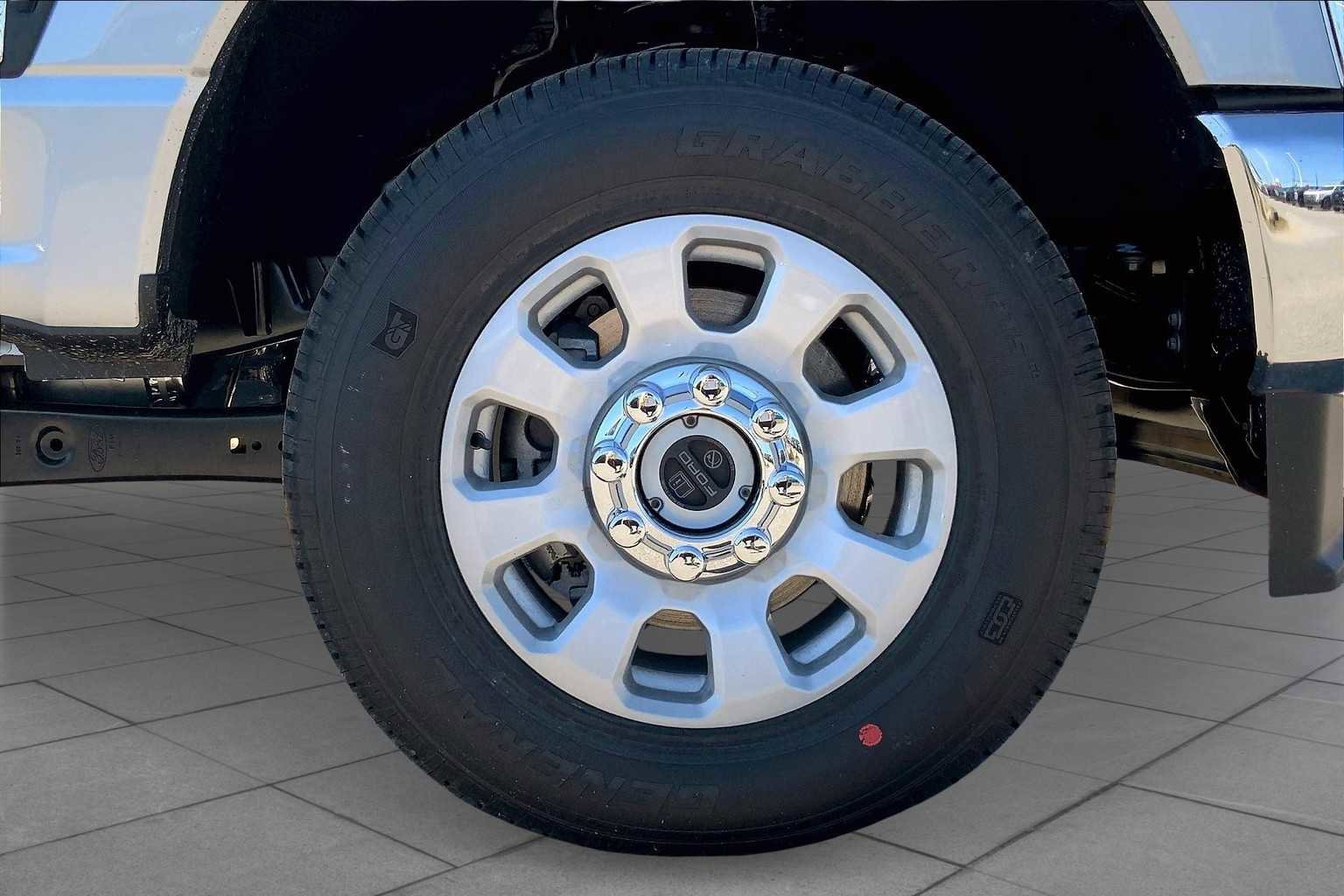 Certified 2024 Ford F250 XLT image 12