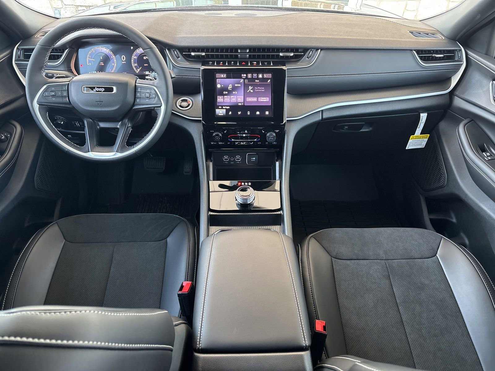 New 2025 Jeep Grand Cherokee Altitude image 17