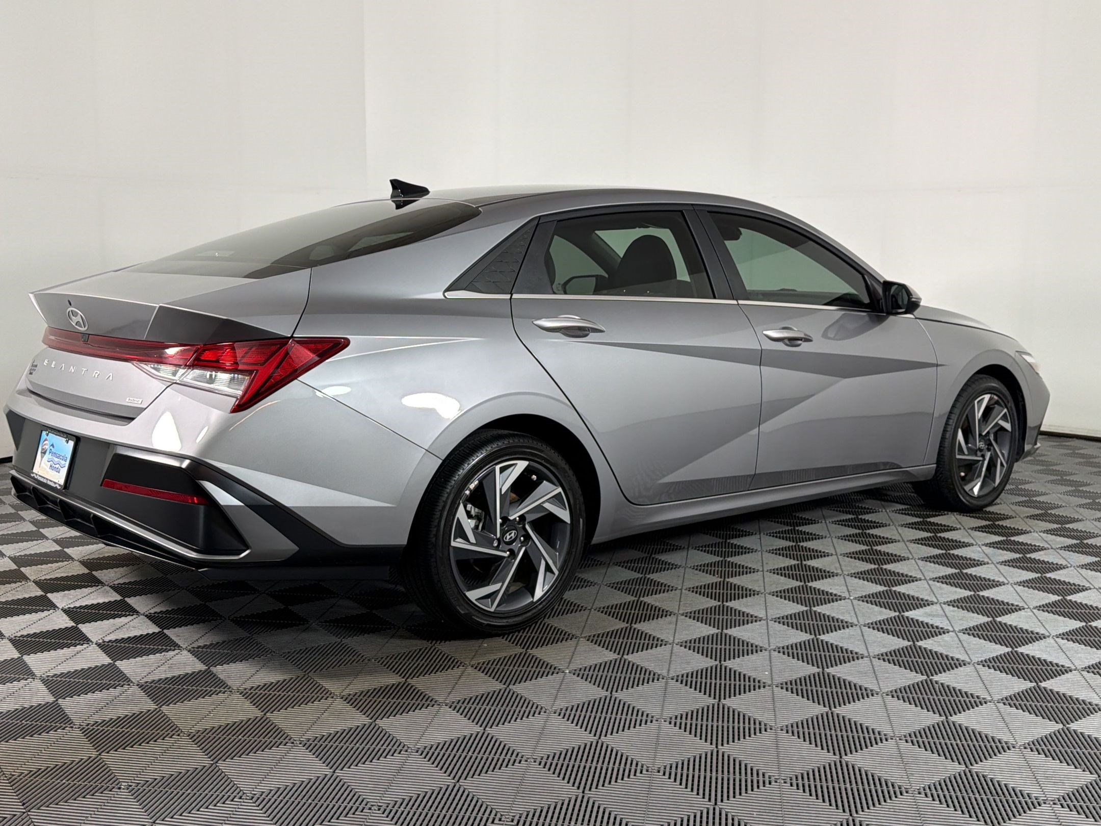 Used 2025 Hyundai Elantra Limited FWD image 7
