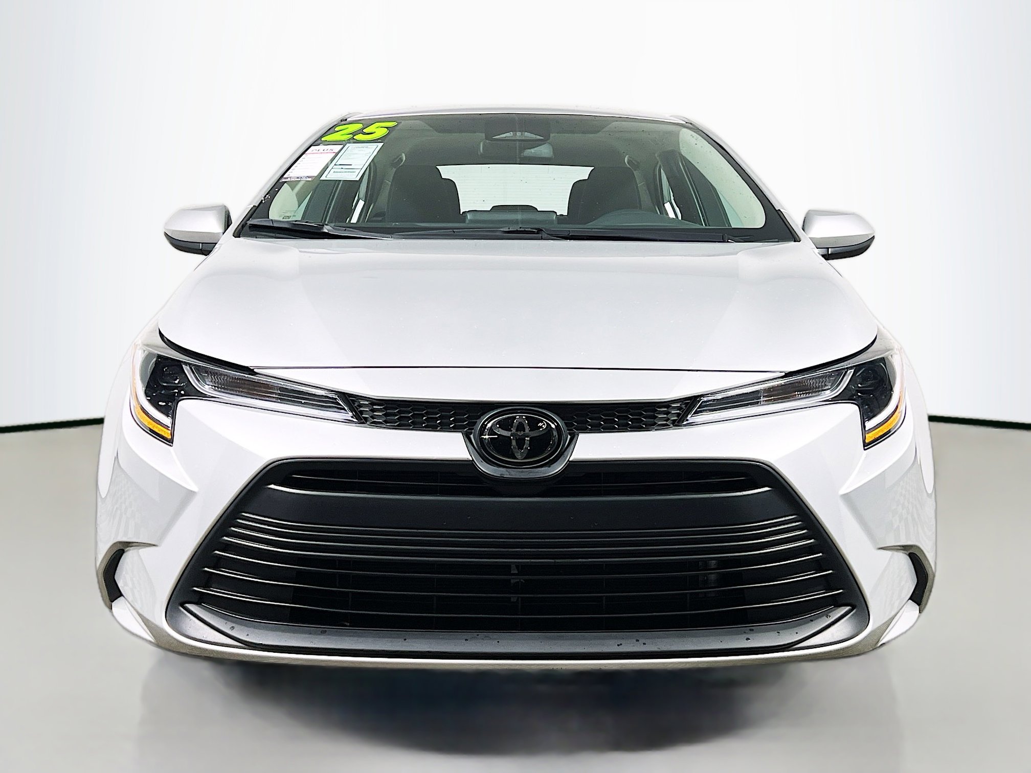 Used 2025 Toyota Corolla LE FWD image 11